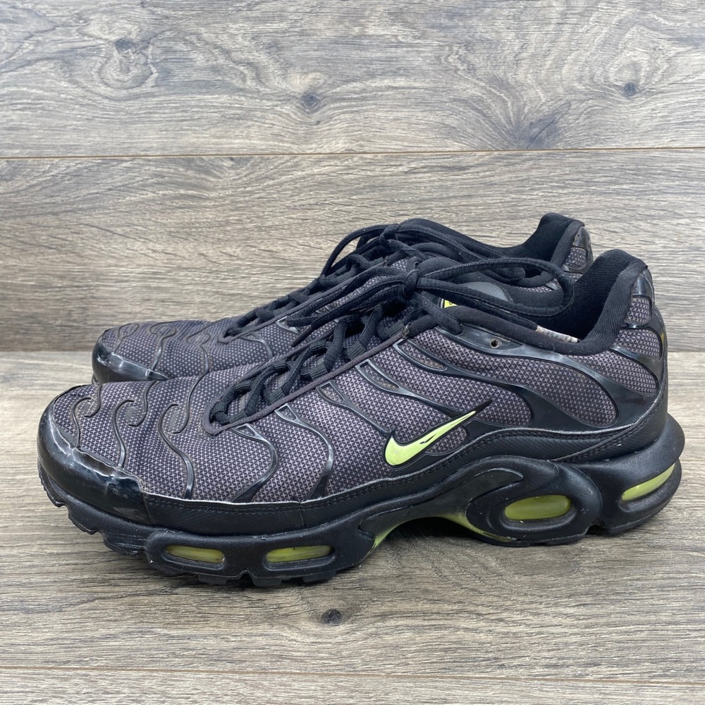 Nike Air Max Plus TN SE Mens Size 12 Black Volt AJ2013-001 Running Shoes